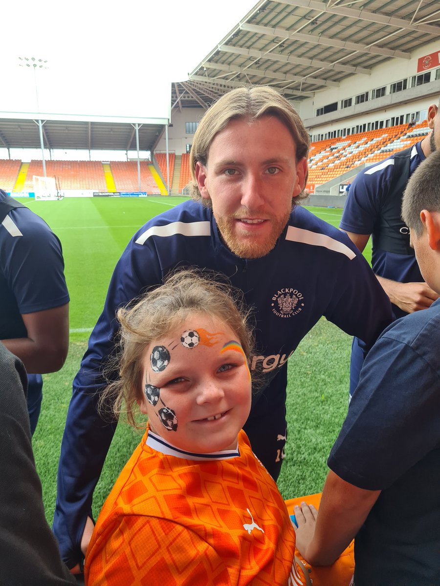 farrell_danny's tweet photo. @BlackpoolFC Great day facepainting, seeing the players and Bloomfield Bear and enjoyed the games #BFCopenday https://t.co/pvb0KJNJPq