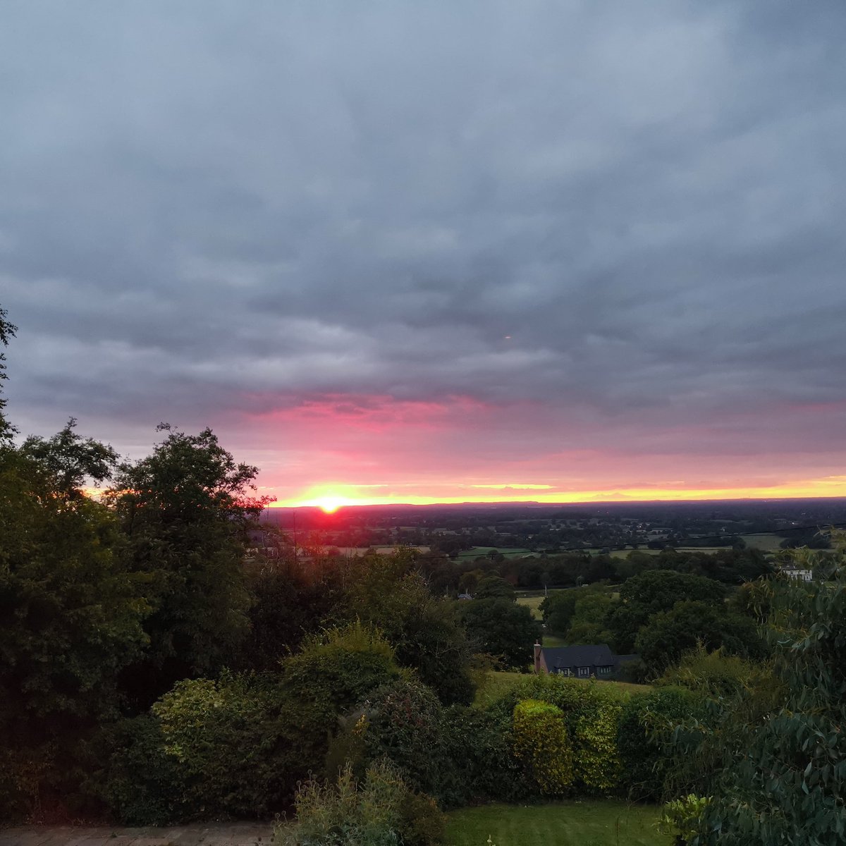 ZENBUDDYLTD's tweet photo. Bank Holiday Monday Night Blues? 

As the sun sets on another BH Monday, you may be worrying about work tomorrow. 

For the best chance of a good night's sleep, make sure your room is cool and dark, your bed is comfy, and your pillows are just right.

#sleepwell
#insomniac https://t.co/V1jyRM40Px