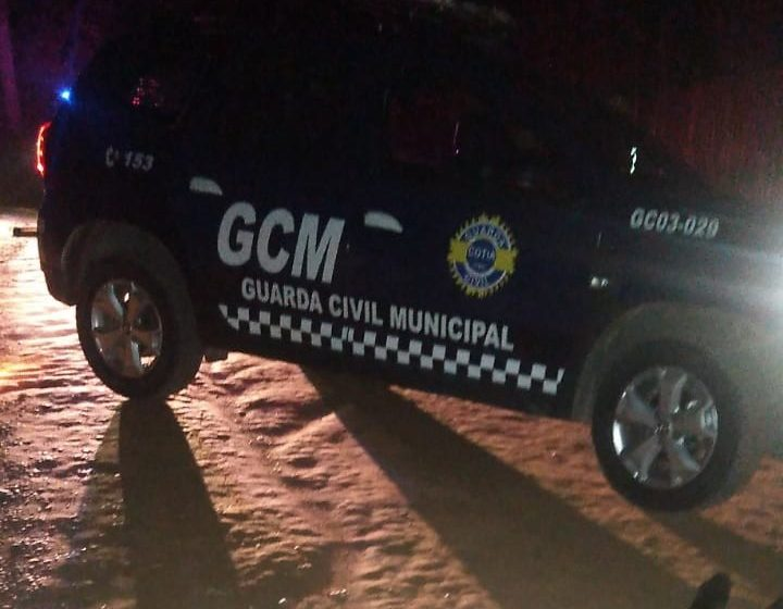 webdiario's tweet image. GCM encontra mais um corpo decapitado em Cotia

O corpo estava de bruços, com as calças abaixadas até o joelho e também com várias perfurações nas costas. A cabeça foi localizada ao lado do corpo.

webdiario.com.br/gcm-encontra-m…

#cotia #GCMdeCotia #corpodecapitado #assassinato