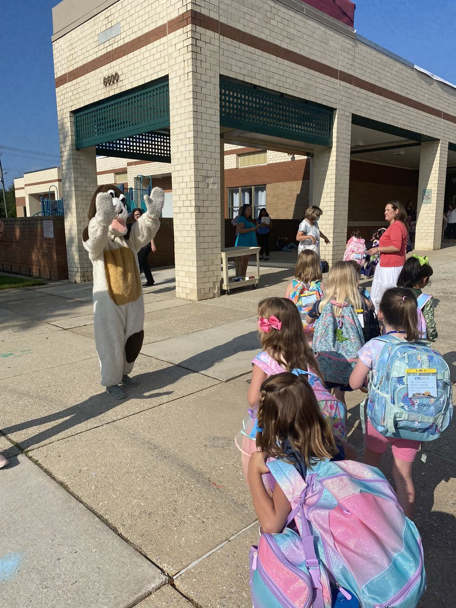 PRES Staff and the Pointer Dog are excited to welcome students to the 2022-2023 School Year!