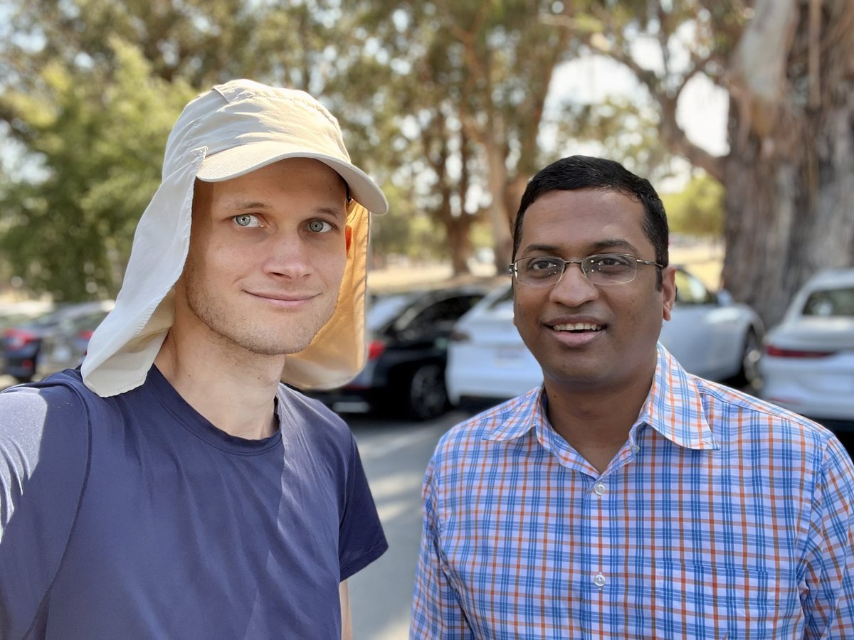 phaneendraxyz's tweet photo. Bumped into @VitalikButerin today. An inspiration to many. #vitalk #Ethereum #web3 @polyverseapp https://t.co/Gt8gJ7nH6Y