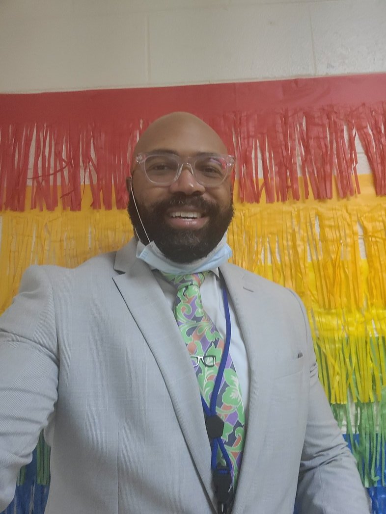 MrMuziq23's tweet photo. This was the family photo wall @ECGlobalElem. Had to stop and get a quick selfie. @OrangeCoSchools #FirstDayOCS https://t.co/oKTZyxknMc