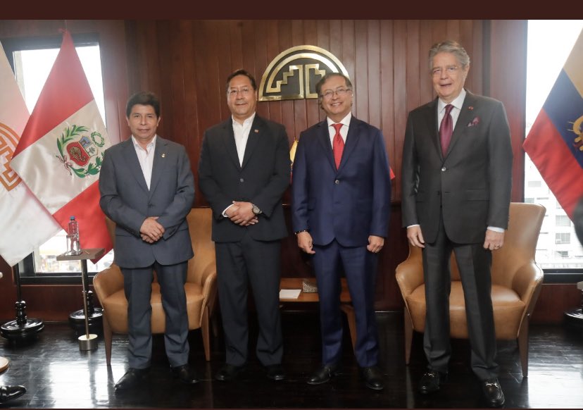 Cjose111's tweet photo. Hola la ⁦@larepublica_pe⁩ ⁦@elcomercio_peru⁩ y demás centristas que les encantaría que el presidente renuncie !' Lo que hicieron con su hija es infame pero el@mundo da vueltas ⁦@FiscaliaPeru⁩ https://t.co/jomV1EpT0Z
