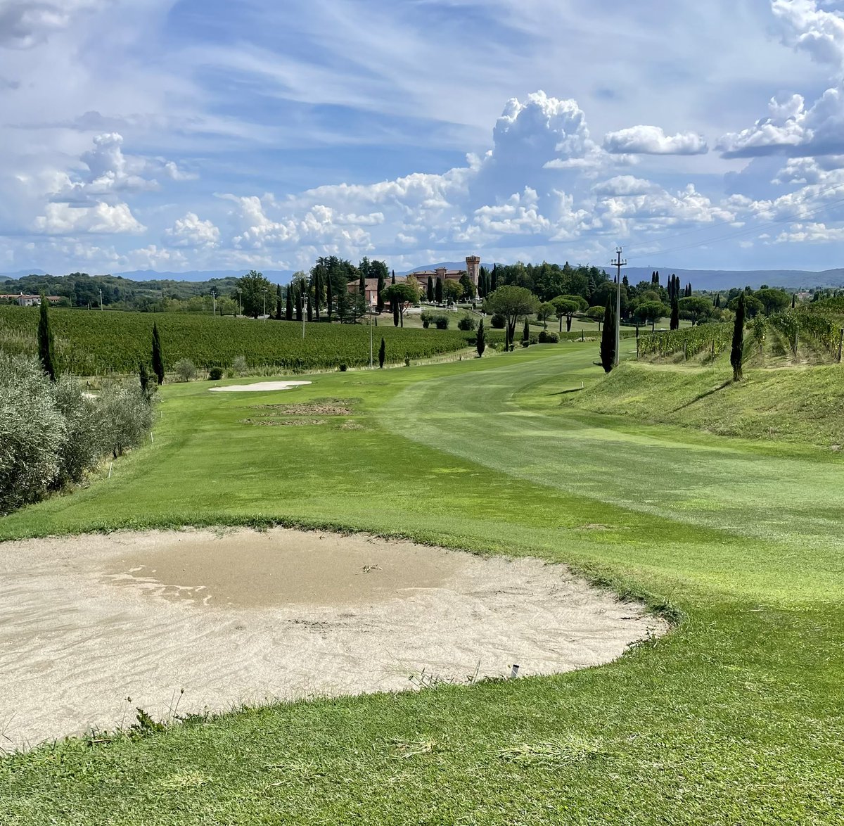 EmanueleDolce's tweet image. 18 buche tra le vigne del #Golf club &amp;amp; #Spa del Castello di #Spessa, giocato male come sempre ma in un quadro molto bello… #fvg #Italia