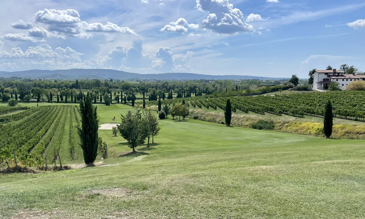 EmanueleDolce's tweet image. 18 buche tra le vigne del #Golf club &amp;amp; #Spa del Castello di #Spessa, giocato male come sempre ma in un quadro molto bello… #fvg #Italia