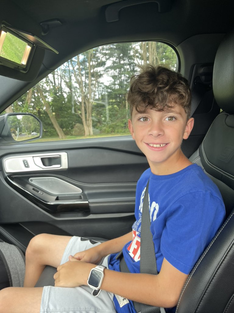 MoMel1929's tweet photo. Ready to be back @RollingHillsES for 5th grade! #crfirstday #crsd #crfirstday2022 @CouncilRockSD https://t.co/A13u91qshr