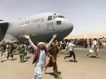 zowiehillz's tweet image. Ikoyi policeman arise Oga Big Sheggz is up 🗣️🗣️🗣️