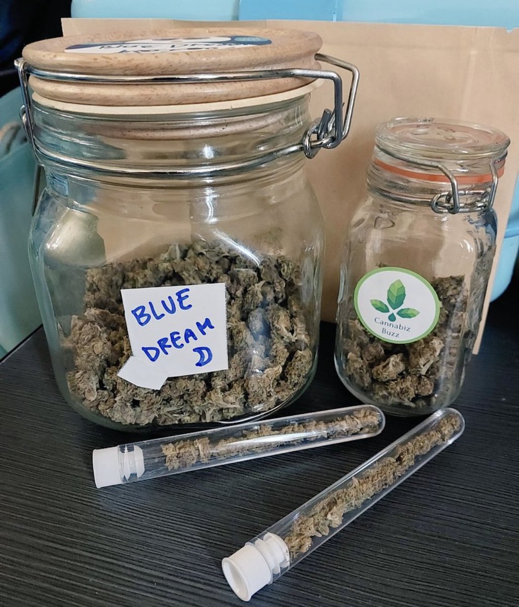 FLAVORS AVAILABLE DONT MISS OUT ON THE GOOD STUFF 
GRADE A STUFFS ONLY
Wedding cake
Gelato
Sativa
Indica
Grand daddy
Super lemon haze
Xxx og
Dosido
Grateful breath
Sour diesel
Strawberry shortcake
Cherry cream pie
Forbidden fruits
Orange danquiri
Sundae drivea
Ice cream cake
Ma