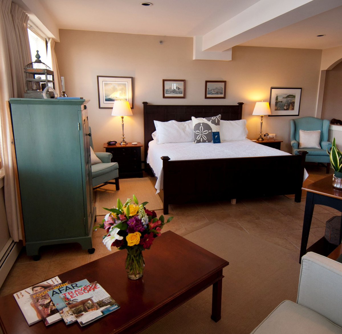 SteamboatInnMys's tweet photo. We have some mid-week availability for September!  Treat yourself to a getaway! #bookit #roomwithaview #onthewater #boattraffic #fallinnewengland https://t.co/aveV5c80Cj