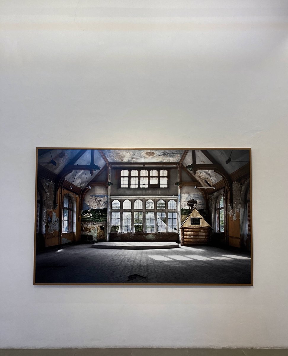 🔔A Galeria Bolsa de Arte está exibindo a exposição "Panorama Zero", da artista Romy Pocztaruk, que nos convida a pensar sobre a relação que nós, enquanto sociedade, estabelecemos com o tempo e o ambiente. Confira mais sobre essa exposição no Instagram do Noite!