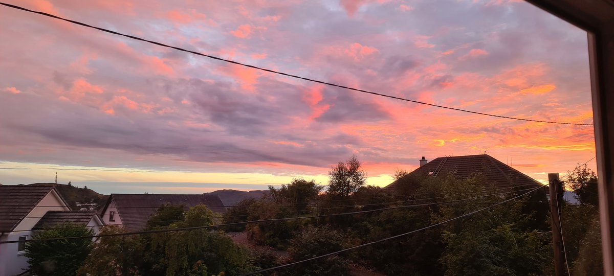 Soulcatstrut's tweet photo. #Oban skies #SunsetCapital 😍 https://t.co/HRnL6fzldi