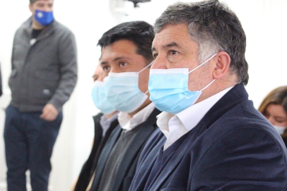 CEREMONIA DE ENTREGA CERTIFICADOS DERECHO DE USO REAL 
La instancia liderada por el <a href="/AlcaldePlc/">Mario González</a> Mario González y el director nacional de <a href="/CONADI_Gob/">CONADI</a> <a href="/Penchuleo/">Luis Penchuleo Morales</a> permitió beneficiar a 49 familias mapuches de #padrelascasas quienes podrán postular a soluciones habitacionales.