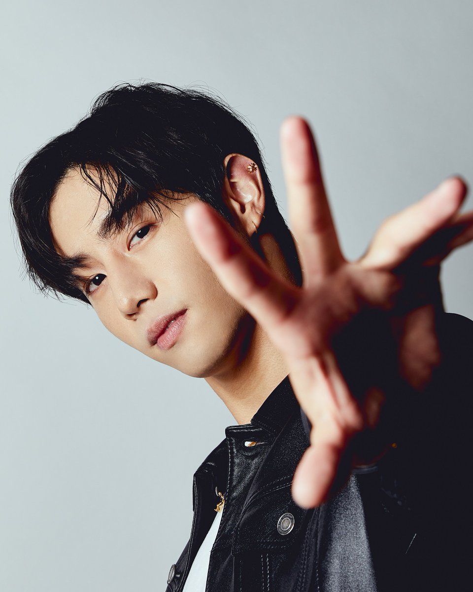 BuzzFeed's tweet image. In preparation of his upcoming tour, we invited over @marktuan  to our HQ to tackle some Thirst Tweets 💦 youtube.com/watch?v=VrOBh6…