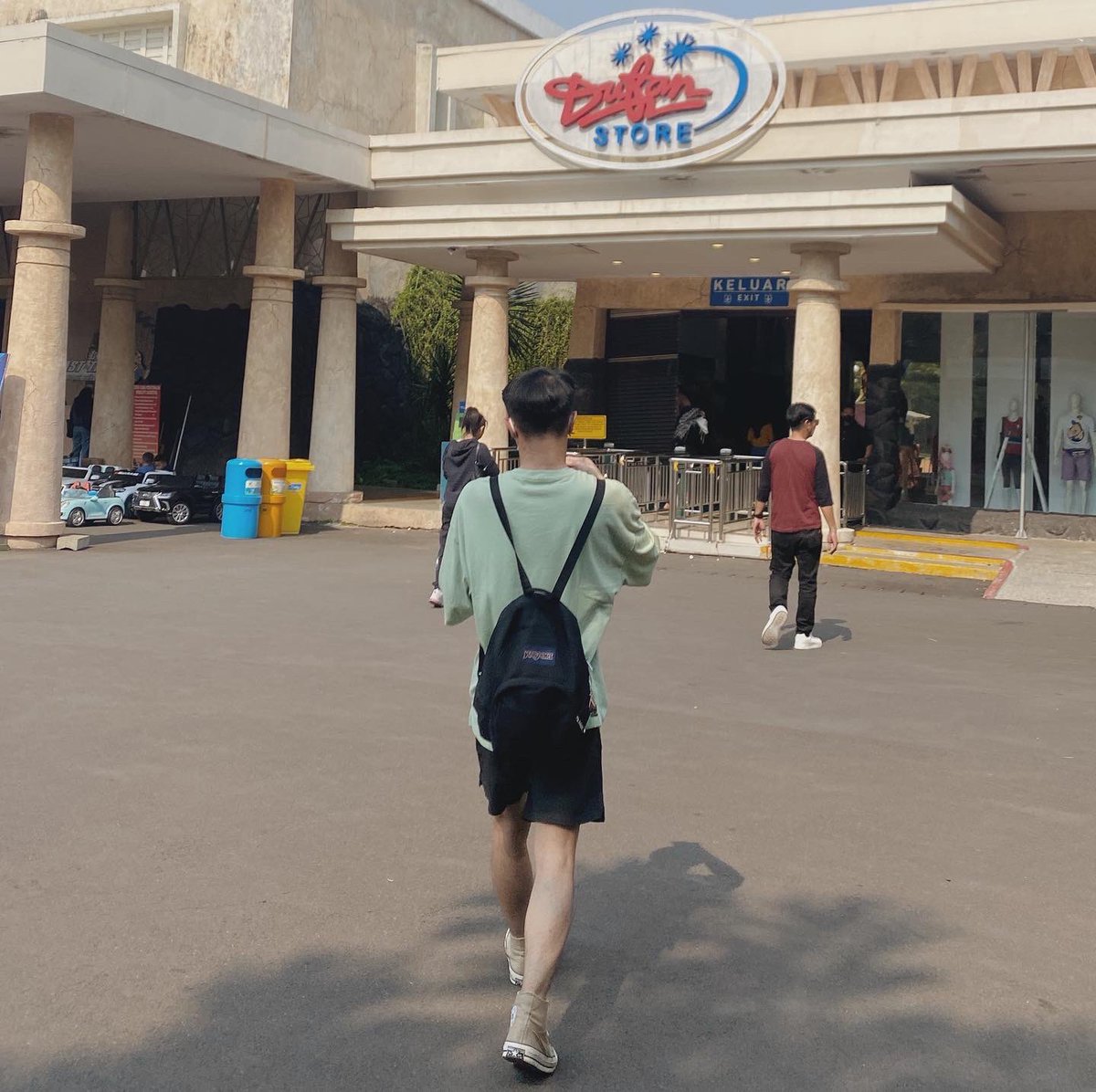 ryanxoff's tweet photo. Selalu kalo jalan, psti sndirian —“ https://t.co/oWYV4YwPyq