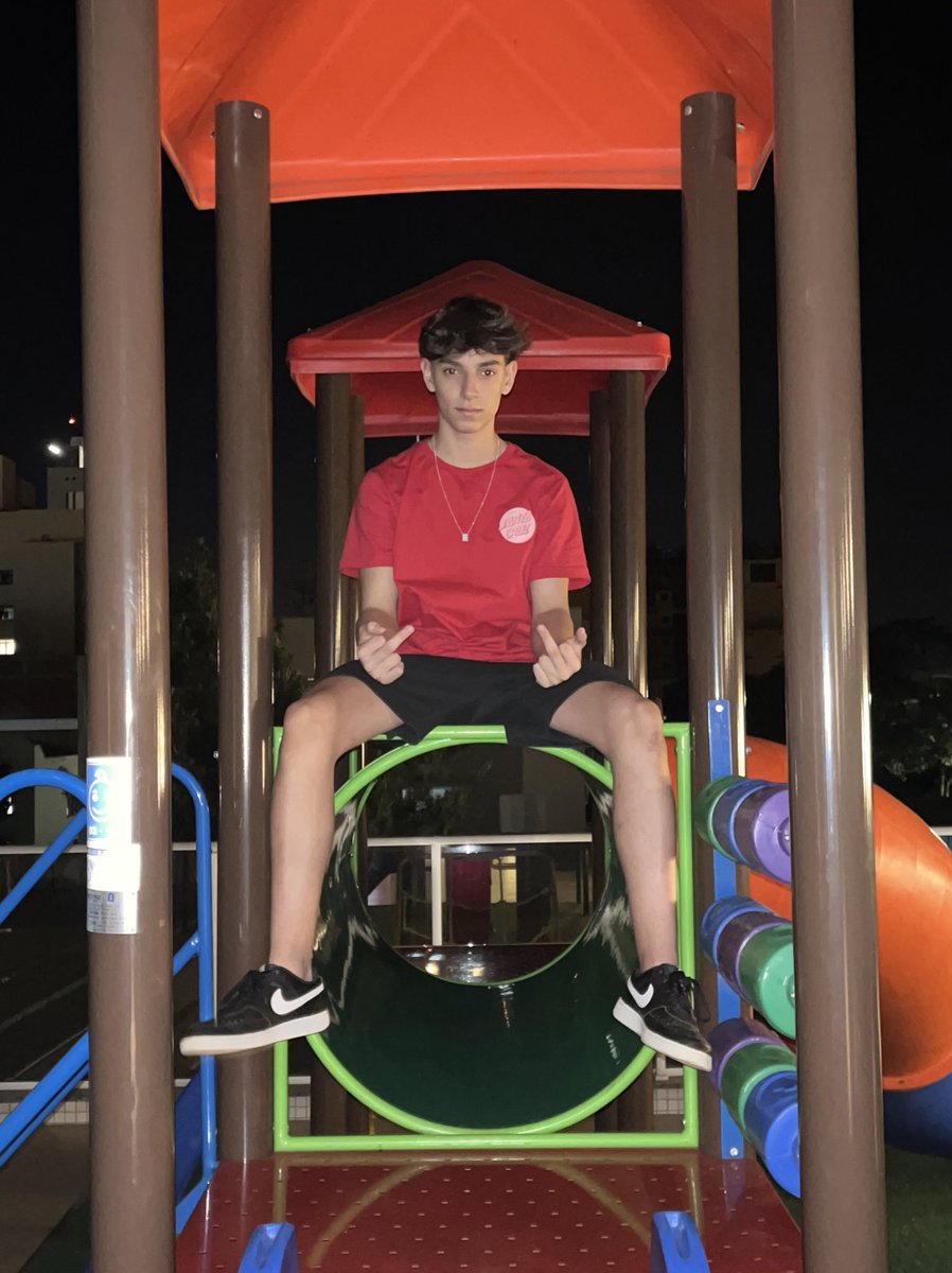 tuuio102's tweet photo. De boa no parquinho,curtindo meu rolê 🎡🫶 https://t.co/7Ko8jIyOt1