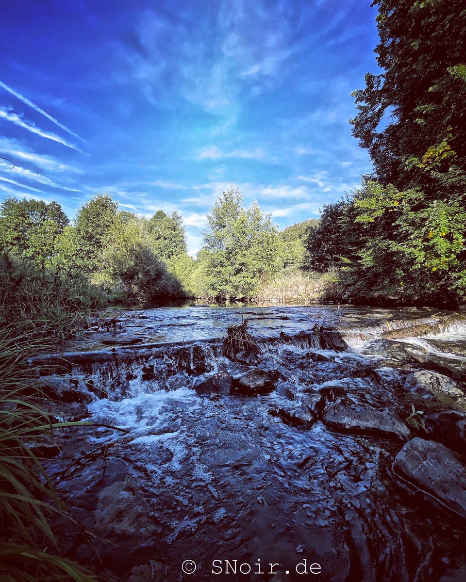 stefan_noir's tweet photo. Heute spielfrei; morgen Götterdämmerung; heute am Wasser relaxen, morgen im Festspielhaus konzentriert schauen u. hören. 

#sn #dichterauskronach #denker #dichter #kronach #bayreuth #wagner #derring #spielfrei #zwischensiegfriedundgoetterdaemmerung https://t.co/kNYydqk2eq
