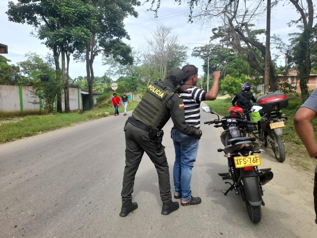 PoliciaDECOR's tweet photo. #AEstaHora en el municipio de #Tuchi, realizamos planes de registro, control y verificación de antecedentes, con el fin de garantizar la seguridad ciudadana. #TodosContraElHomicidio #ImplacablesContraElDelito https://t.co/yc66ojHJrK