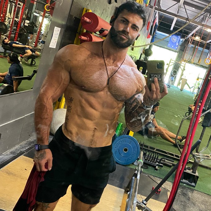 Workout ✅ https://t.co/ucs4bAGyBW https://t.co/oSflM5ucQb