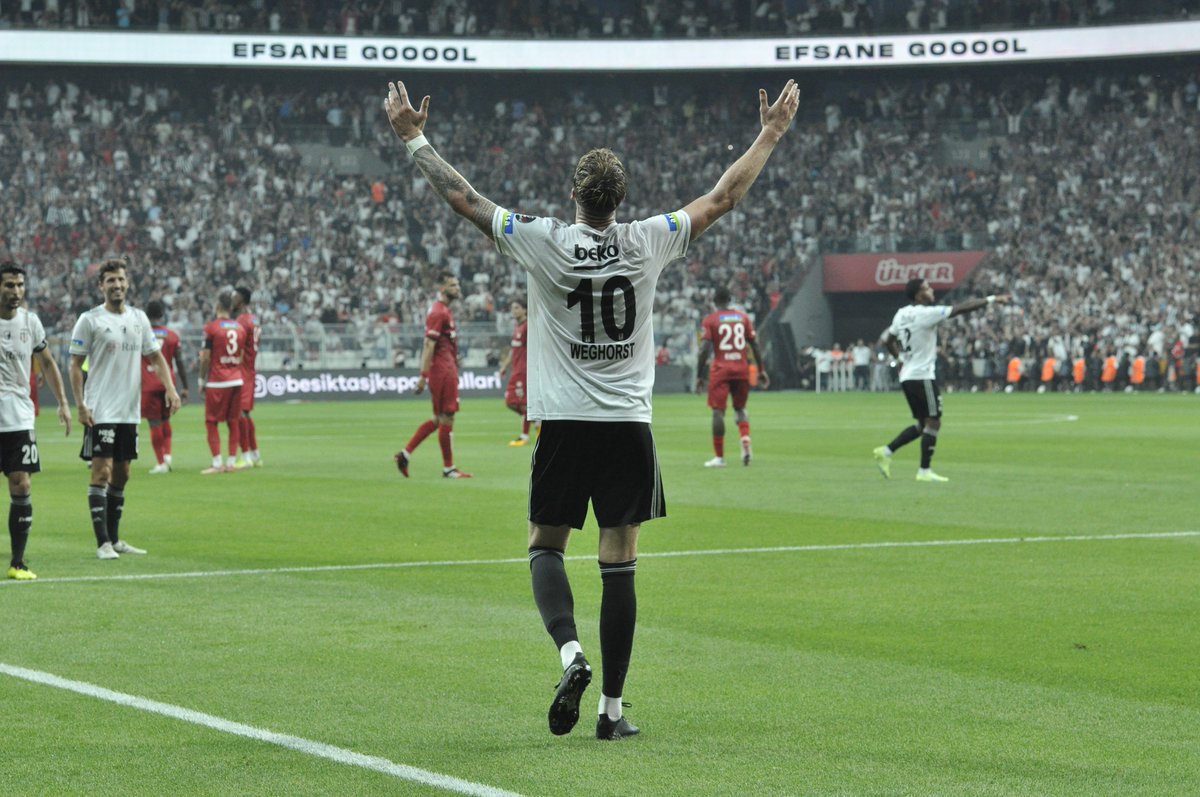 Besiktas's tweet photo. İlk yarıda Beşiktaş! 🔟

#BJKvSİV https://t.co/r36DVcwlE6