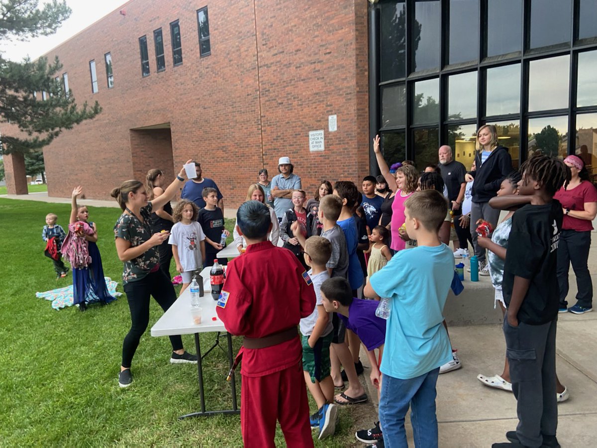 moore_middle's tweet photo. Our first Family Dinner of the year was a success! The Science Team demonstrated some awesome experiments for everyone's enjoyment! 

 #jeffcopublicschools #mooremiddleschool #greatdaytobeamustang #sciencerules https://t.co/dAWf5lmvKd