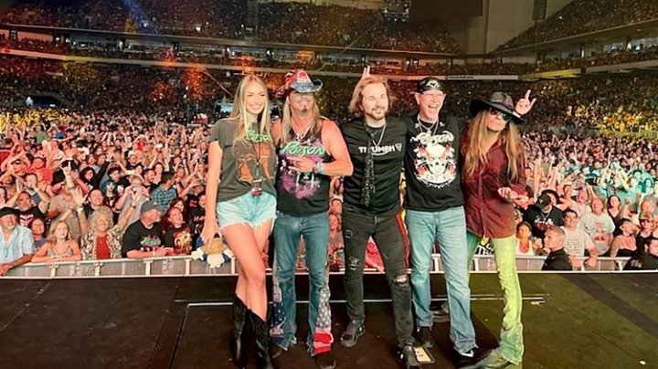 RAINEMICHAELS61's tweet photo. I will never forget you in my life and never love you less dad and mom ππΎππΎππΎ π #bretmichael #USA #CanadasDragRace #usarace #Canada #AustrianGP #Cowboys #CountryBoy #dog #model #Actress https://t.co/9IyMfBD4VB