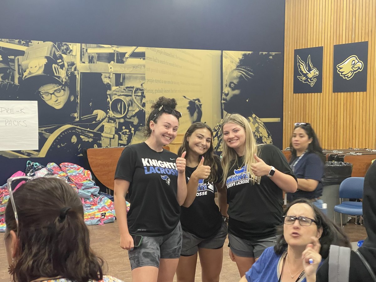 MSMCKnights's tweet photo. Saturday, our student-athletes participated in a Back to School event with the Newburgh Enlarged City School District. With help from We are Newburgh, we distributed almost 1K free backpacks stuffed with school supplies for local students from Pre-K to 12th grade. https://t.co/rNn5fwqQX8