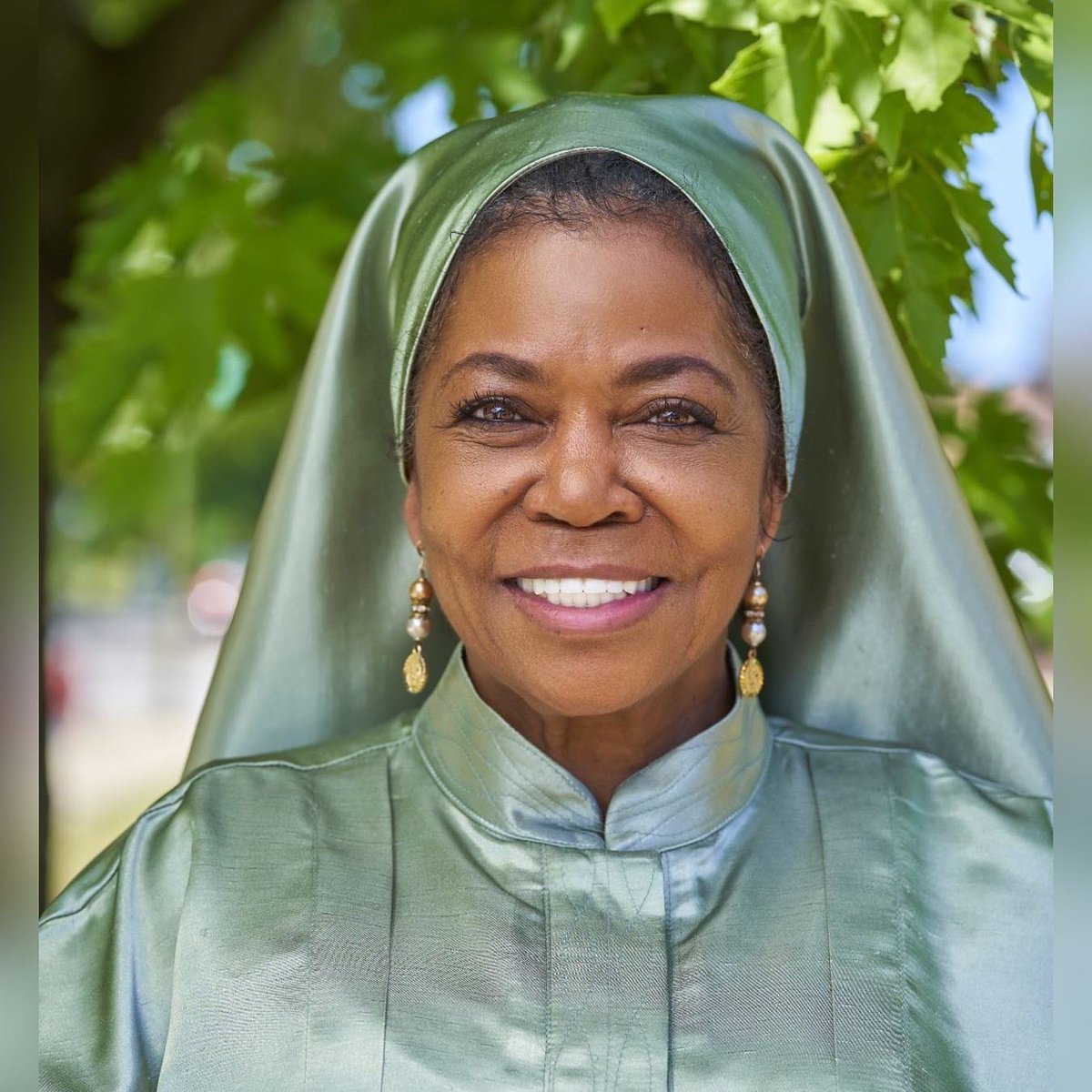 MosqueFlow's tweet image. 🤲🏽 May Allah be pleased with our beloved Sister, Student Minister, @DrAvaMuhammad. Prayers and condolences for the family, Believers and everyone who loves her. We’re forever thankful to Allah for the life and example of Sister Ava Muhammad ✨