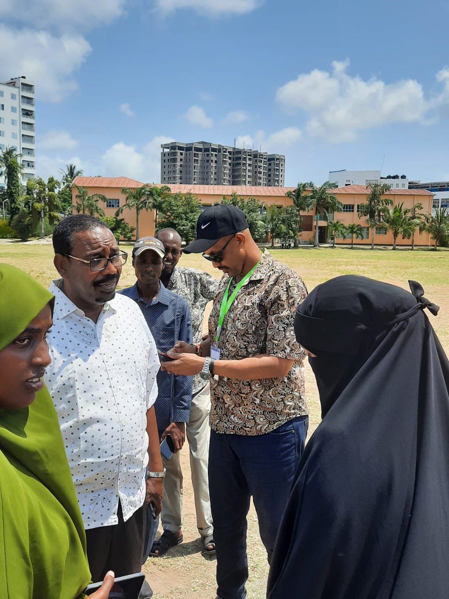 FarahMaalimM's tweet photo. Monitoring voting at Chandaria Hall Mombasa. Azimio is poised to scoop all seats in this postponed elections except Rongai. The SCOK will also nullify Fraudulent UDA victory. Kenyans prepare the Country for Azimio Victory. For GOD sake let’s have a legitimate election for once. https://t.co/YezYGa4Ug3