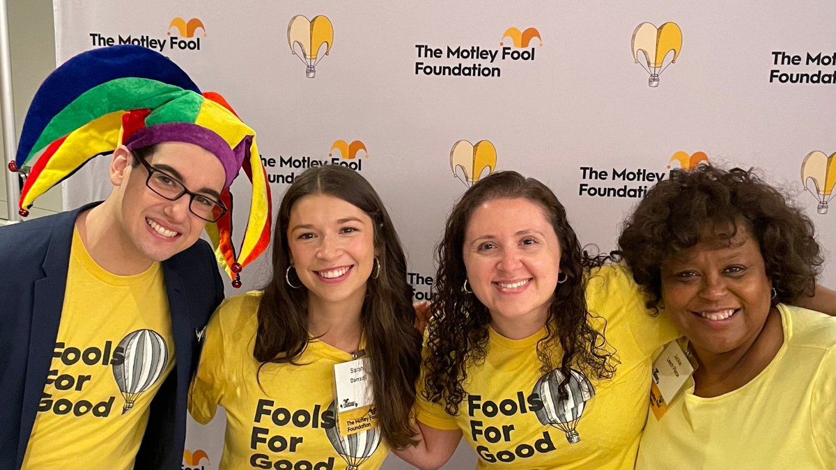 foolfoundation's tweet photo. “There is no power for change greater than a community discovering what it cares about” - Margaret J. Wheatley We are honored to be a part of THIS community @themotleyfool. Meeting amazing Rule Breakers changing the world at FoolFest2022! https://t.co/w1RDxL5u4d #FoolFest22 https://t.co/19zjjQUCY7