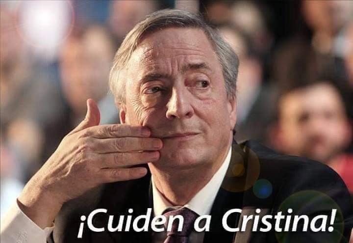 #DemocraciaEnPeligro
Estamos desprotegidos, el pte. de la Nación tiene el deber de hacer respetar la democracia,el estado de derecho y CN. La inacción genera que estos energúmenos macristas nos pisoteen con total impunidad.
Jurisdicción las pelotas! @alferdez
#ElPuebloConElla