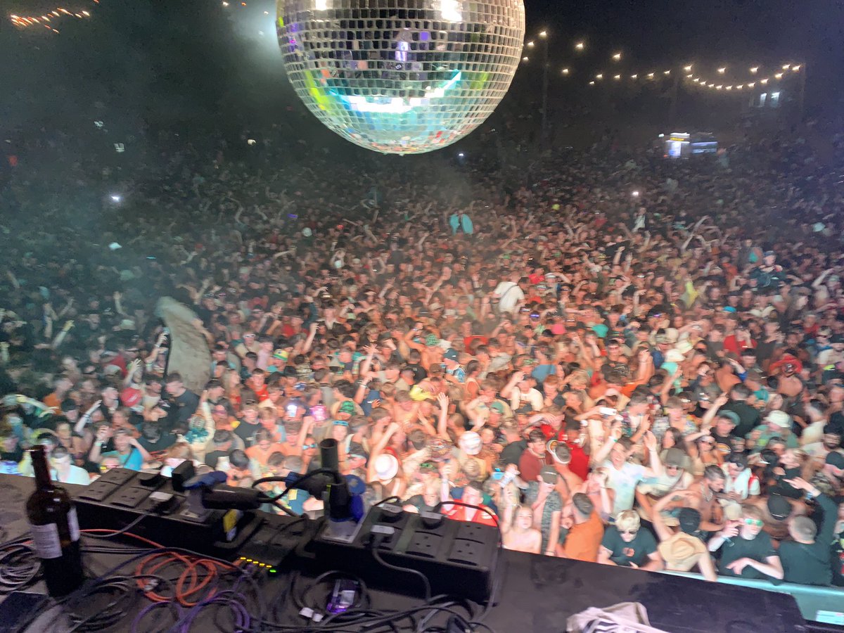 doktored's tweet photo. Leeds Festival you were fab! I’m done in. @piccadillyparty good vibes and late nights brought to you by  @F1SoundCoLtd @DJDannyOliver @rachelfhume Eddie and Lewis @DaveDuracell Jen on Lights. https://t.co/KHsaMulY7W