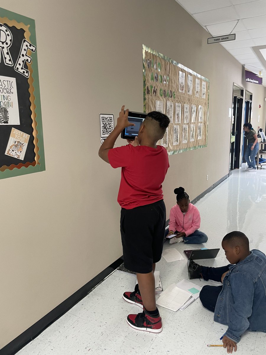 Mrs_Cooper_SME's tweet photo. Today we are exploring myths using technology! 🤩 #LLE #5thgrade https://t.co/gtNWrhW3xf