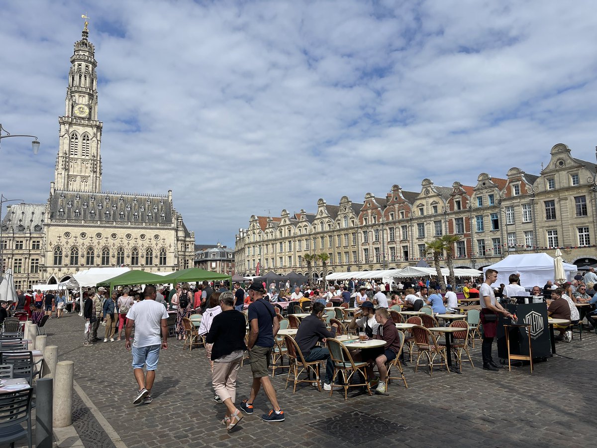 I had no idea that I would be in @ArrasPaysArtois for La Fete d’Andouillette (a tripe sausage and a local speciality) but I’m so glad that I was! Music, a parade, giants and….sausages! #arras #villearras #arraspaysdartois