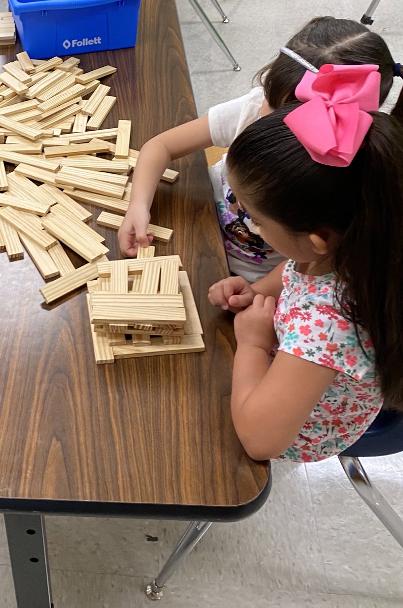 StemBoone's tweet photo. We’re learning STEM expectations while exploring with our learning materials. @MrVBoone #BooneIgnited https://t.co/ZIyZgZJBfc