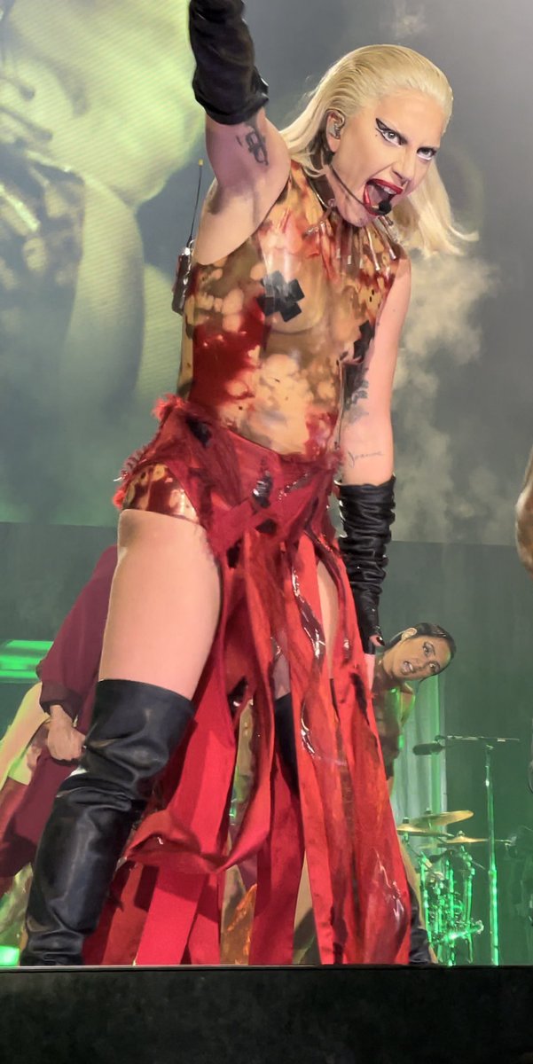 The1FameMonster's tweet photo. My 🖤 #chromaticaballlondon https://t.co/eqWKWJ3kE5