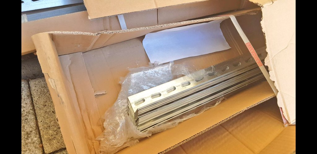 HAM_DM4DS's tweet photo. Erste Teile sind gekommen.
#Eigenbau #Solar #Ständer
40x40 Profile verzinkt
90° Winkel
Jede Menge M8er Schrauben Muttern Scheiben...
Es wird Videos auf YouTube geben, falls es interessiert, folgt. Wenn nicht, dann nicht 😀
https://t.co/unQ3lVyjNv https://t.co/KNZxTPH8ov