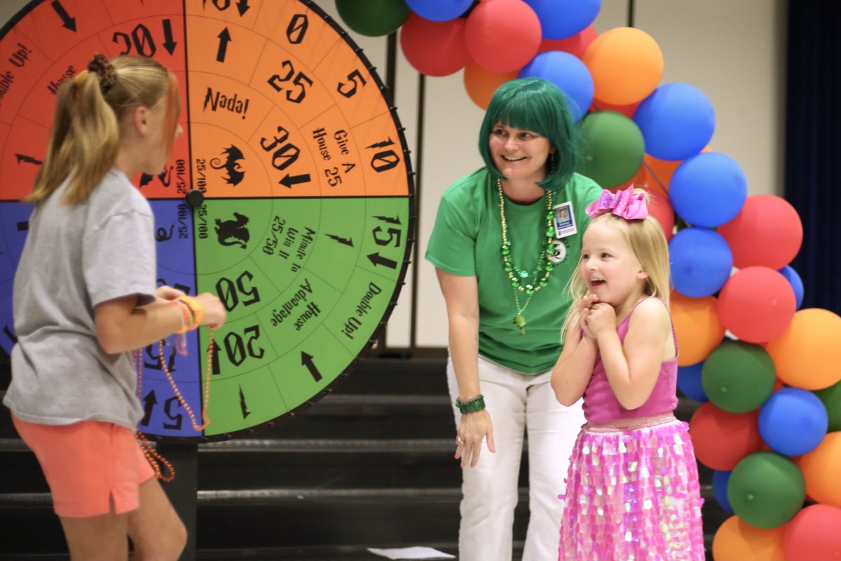 WSDinfo's tweet photo. Last week, our elementary schools with house systems sorted kindergarten students into their houses. The excitement was infectious!
@DrTormalaWSD was sorted into the Carnelian house at Stone Creek (@SCE_Principals) and the Catalpa house at @GTEgators. #first100daychecklist. β https://t.co/8ao3DEaHOb