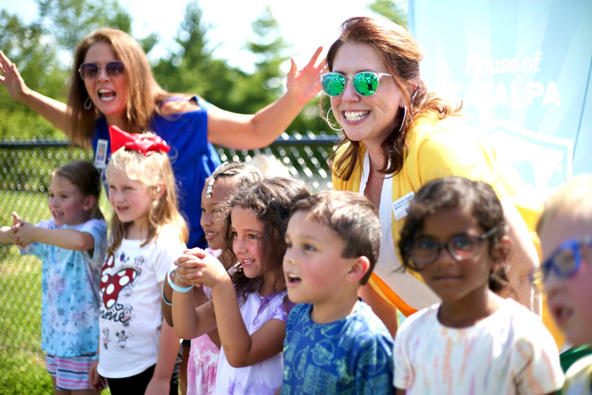 WSDinfo's tweet photo. Last week, our elementary schools with house systems sorted kindergarten students into their houses. The excitement was infectious!
@DrTormalaWSD was sorted into the Carnelian house at Stone Creek (@SCE_Principals) and the Catalpa house at @GTEgators. #first100daychecklist. β https://t.co/8ao3DEaHOb