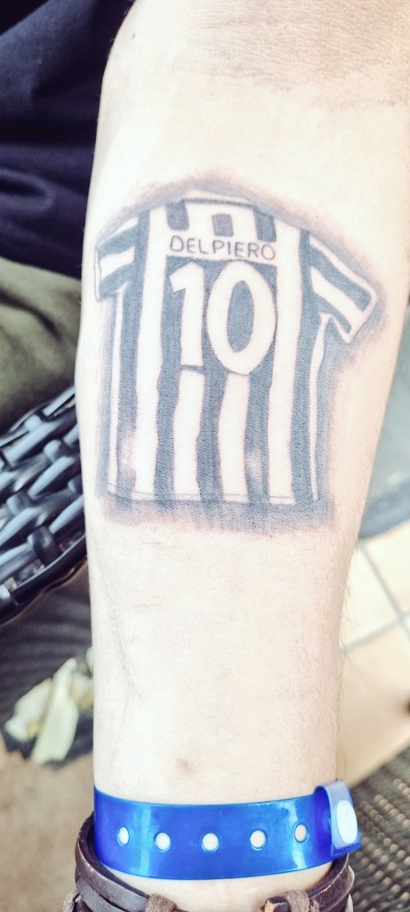 Kennthvsp's tweet photo. @juventusfc @delpieroale ❤️🙏 https://t.co/rFDejbz1dy