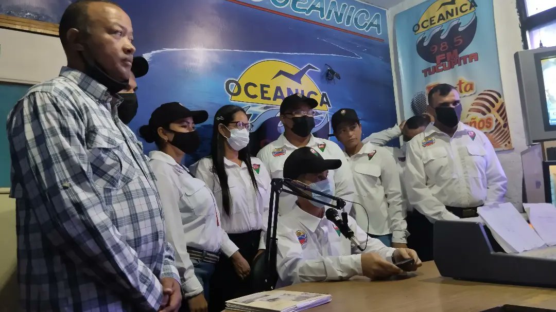 ven911delta's tweet photo. #29AGO | El Dir. Estadal del Ven911 Delta Amacuro, el Ing. Albert Dicurú acompañado de sus Coordinadores, lleva a cabo programa Radial en Oceánica 98.5FM, por la Semana Aniversaria.
#ElVen911Contigo
#AtendiendoAlPueblo
@lizetadelta @prensagobdelta @ven911oficial @dicurualberth https://t.co/mzbvFQmwAn