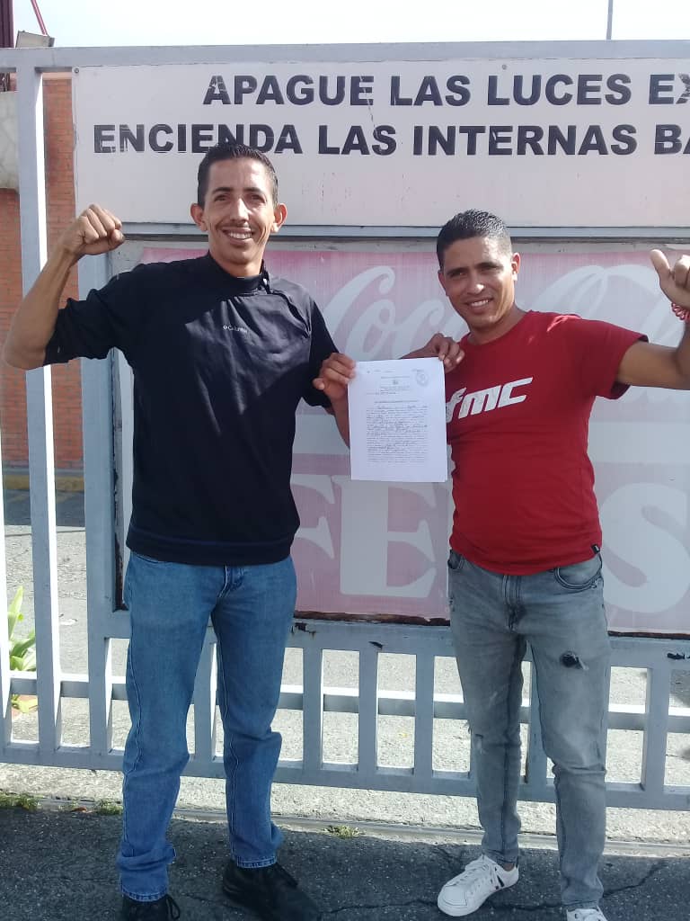 Hoy... #29Ago siguiendo con la defensa de los derechos laborales de la Clase Trabajadora. La <a href="/subcomlaboralAN/">Subcomisión Laboral de la A.N..</a> logra el Reenganche de 2 trabajadores de #Cocacola sede Caracas.
<a href="/NicolasMaduro/">Nicolás Maduro</a>, <a href="/Asamblea_Ven/">Asamblea Nacional 🇻🇪</a>, <a href="/MinTrabajoVE/">Ministerio del PP para el Proceso Socia de Trabajo</a>, <a href="/torrealbaf/">Francisco Torrealba</a>

#SeguimosAvanzando
#PueblosUnidosPorLaPaz