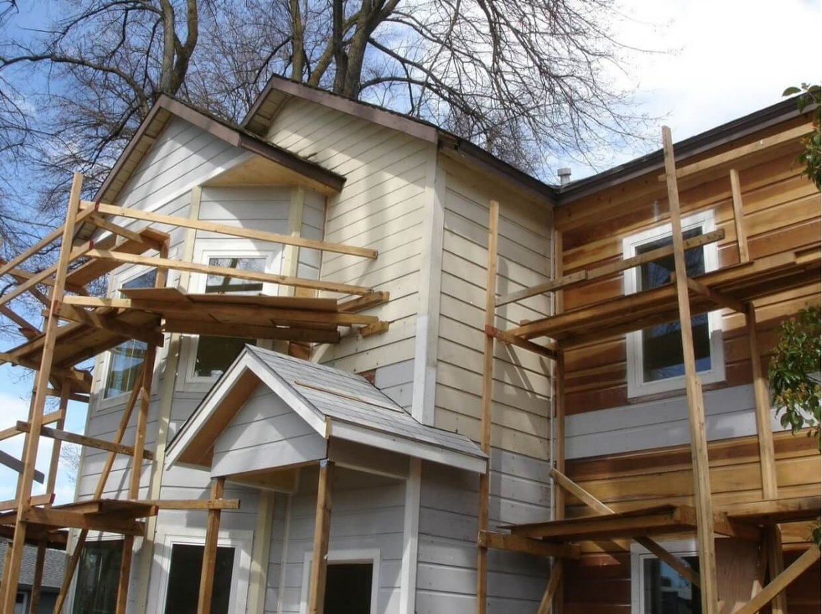 DevinSchlaufman's tweet photo. Investing in real estate can be INCREDIBLY lucrative! Here are 6 tips to help advise you if you might be interested in investing in a fixer-upper! 
#realestatewithdevin #fixerupper #cosrealtor #houseexpert #icanhelpyoutoo
https://t.co/GEWILpTUAk https://t.co/ejr9q6Ytuc