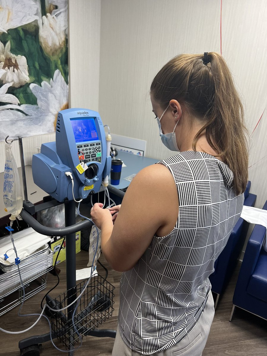 DSquaredCT's tweet photo. D Squared’s intern Loren got some hands-on #aquadex experience at #mountsinai last week - #ultrafiltration for #fluidoverload in a range of patient types #clinicaleducation #nurseeducation https://t.co/81MMAZtqMN
