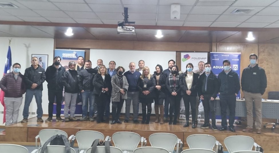folovap's tweet photo. Miembros de #Folovap participaron hoy de una capacitación de @AduanaCL #Valparaíso, con el fin de estandarizar los formatos de la planilla de control de inventario de cargas de rezago que son enviada todos los meses a Aduana. Actividad se efectuó en auditorio de @PortValparaiso. https://t.co/eZ6lMswFVh