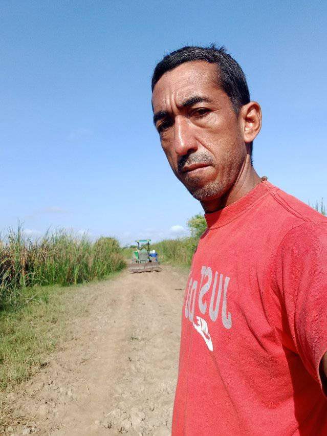 JuanPappierHRW's tweet photo. Colombia: ayer asesinaron al líder comunitario Neiver Pertuz en Remolino, Magdalena. 

Era reclamante de tierras. Hace pocos días participó en la presentación del informe de la @ComisionVerdadC. Su esposa es la presidenta de la Junta de Acción Comunal.

Lo mataron en su casa. https://t.co/kkldSxOPtd