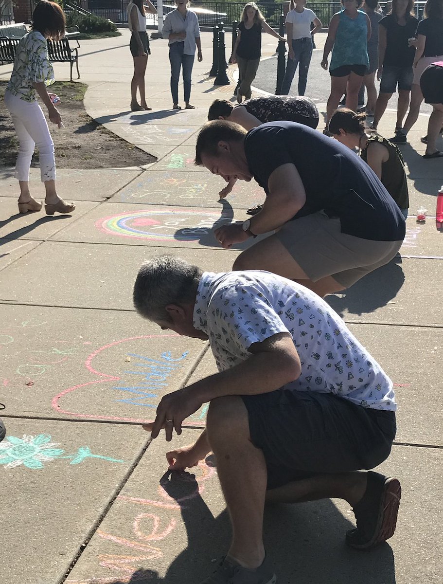 MERMS01944's tweet photo. MERMS Teachers writing welcome messages for our students. We can't wait to see them all on Wednesday! #MERMSBuzz https://t.co/e3P1FU1p7D