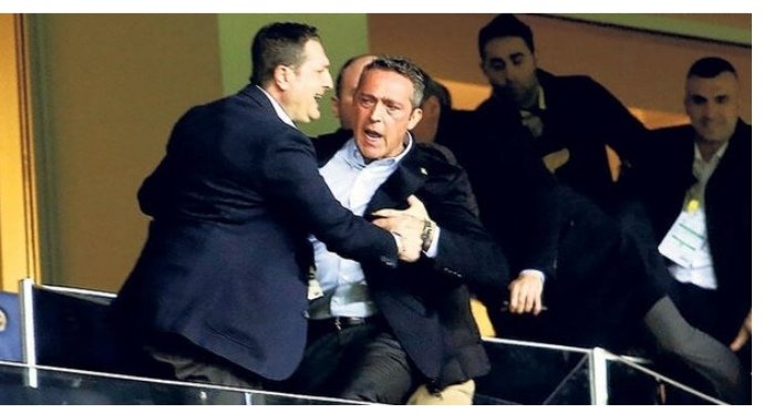 OkanHoca2's tweet photo. Beyler,  Ali Koç'u hafife almayın.  Sağ gelir,  sol gelir onlar hep büyür. Ali efendi ömründe başarısızlık nedir sadece Fener'e başkan olunca yaşadı. Kabullenmez,  kabul etmez,  her yolu dener.  GS ancak camia olarak dik DURURSA,  Malum durumu gögüsleyebilir. #AliKocİstifa https://t.co/9MfBndGi1d