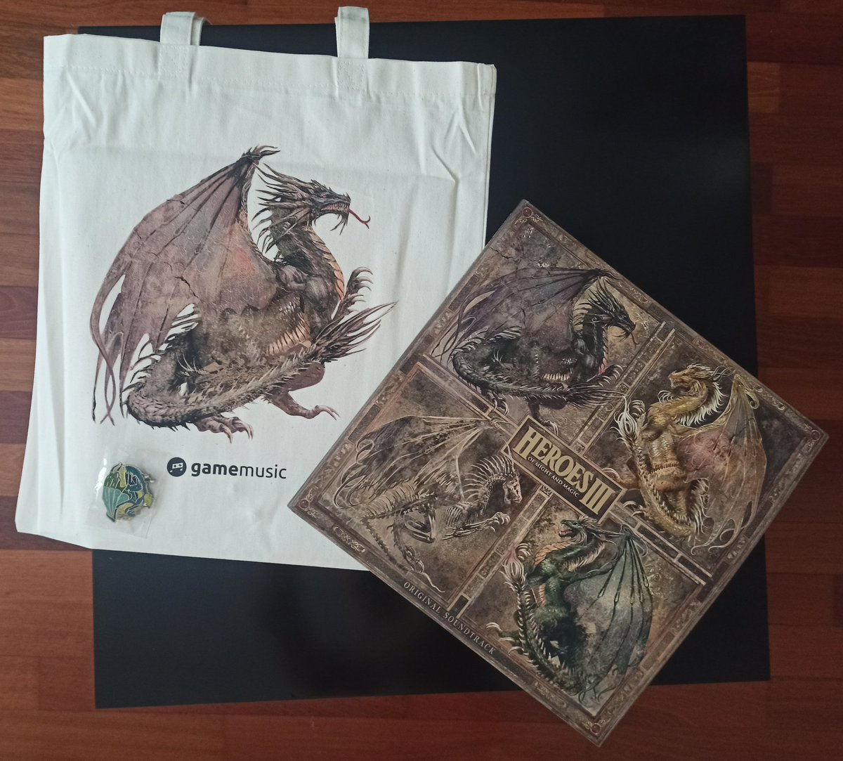 FuriKar's tweet photo. #heroes3 #Videogame #soundtrack #vinyl arrived today! The artworks by @qualiney look so awesome! A piece of Erathia in my room :)

#music #gameart #homm3 #art #artwork #Dragon #sandroniewiedzialoszkieletorni https://t.co/mCk17jgtpS