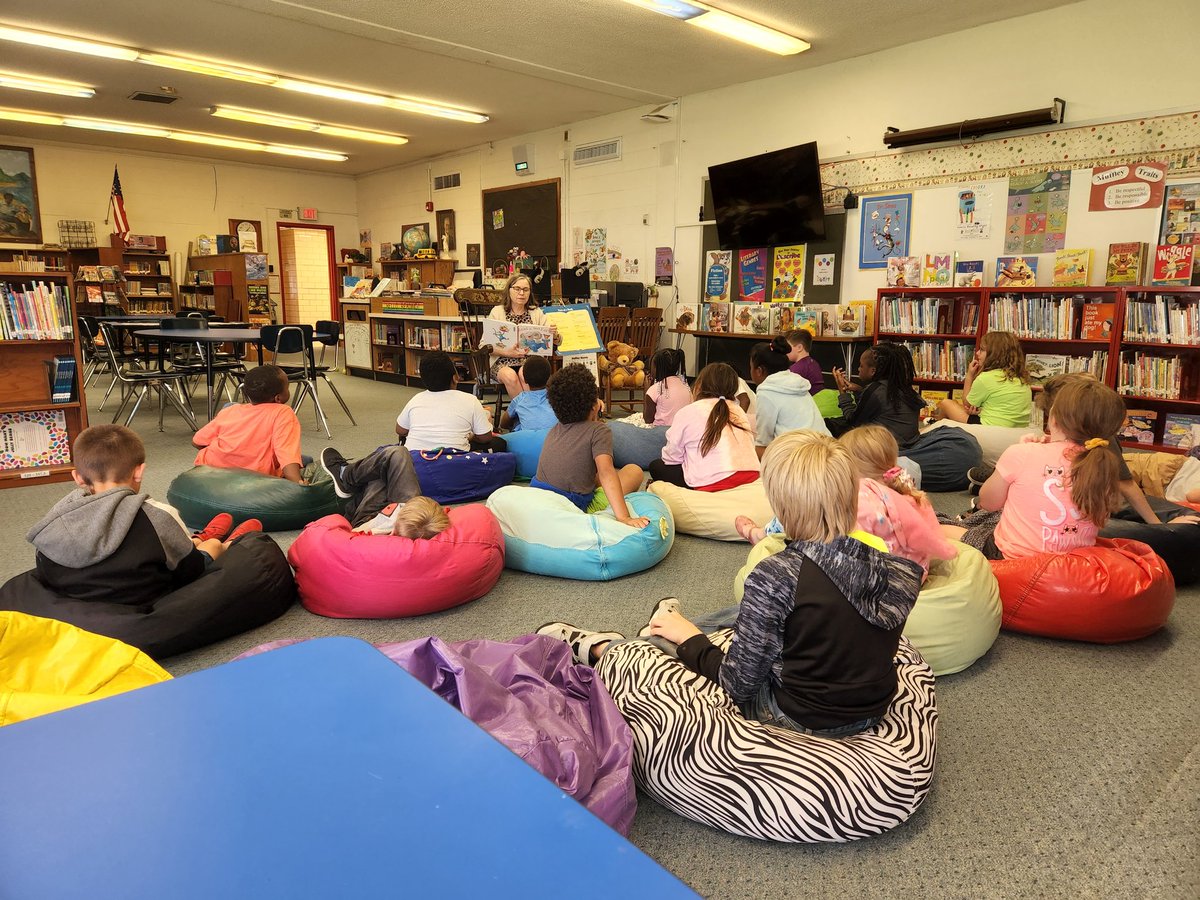 JMeierTeach's tweet photo. First trip to the newly organized library! As always, listening to the No No Never Never uh uh uh. #FirstLibraryVisit #Muffley https://t.co/l63qw1usLD