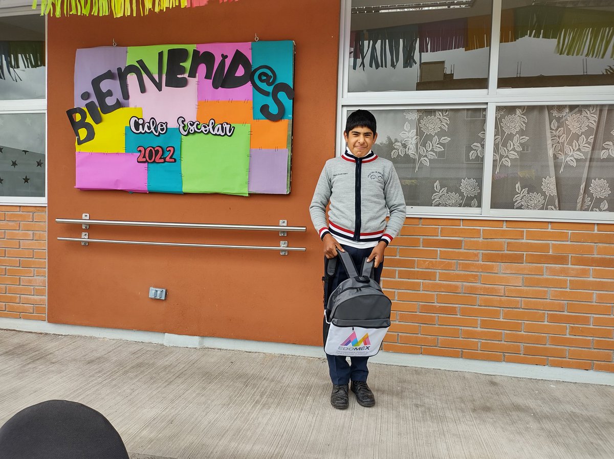 Cam5Temoaya's tweet photo. Se realizó la ceremonia de inicio de #cicloescolar en el cam no.5 Dr. J. De Jesús González de #Temoaya y entrega de libros de texto y útiles escolares. #edomex.@lucero082 @RebecaSaldaa13 @TinocoGRogelio @geramonro05 @MaryloreSol https://t.co/IzcbxijXw7
